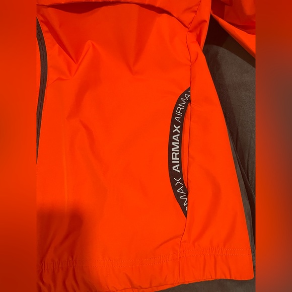 Men's Nike, large, reversible, windbreaker jacket - Picture 8 of 10